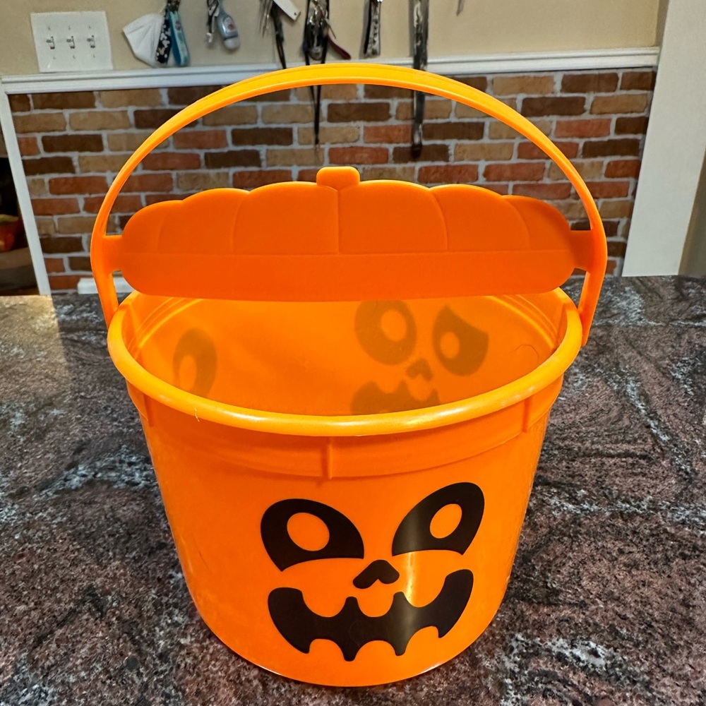2023 McDonalds boo bucket